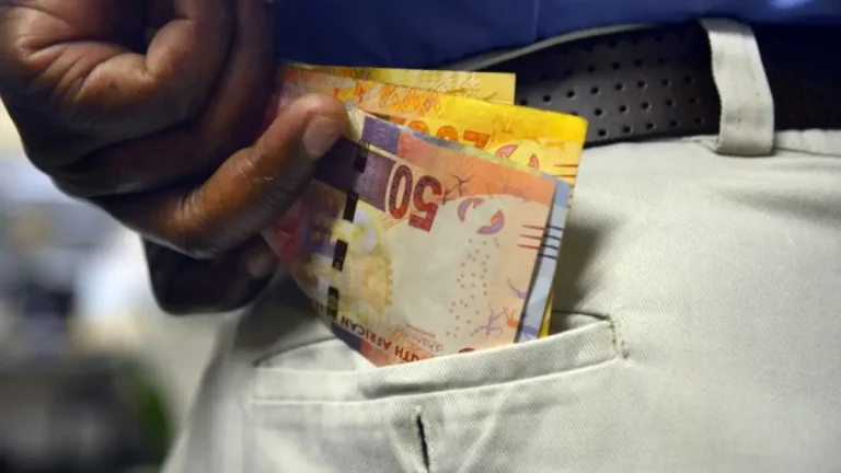 Understanding South Africa’s Household Income and Spending Understanding South Africa’s Household Income and Spending