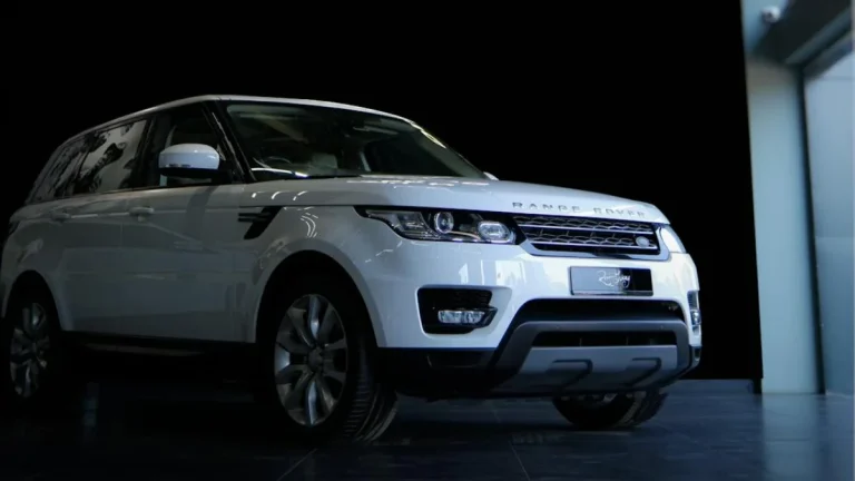 Getting a Car in Joburg: What’s the Ideal Credit Score for Vehicle Finance Range Rover Car on Display