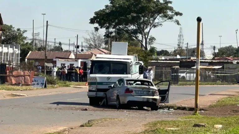 Thokoza Cash-In-Transit Heist Ends in Chaos Thokoza Cash-In-Transit Heist Ends in Chaos