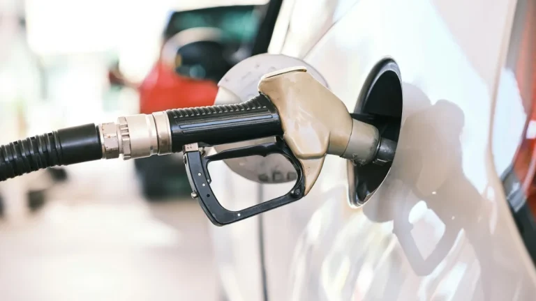 Fuel vs Public Transport: Which Is More Cost-Effective in Gauteng in 2025? fuelling tank