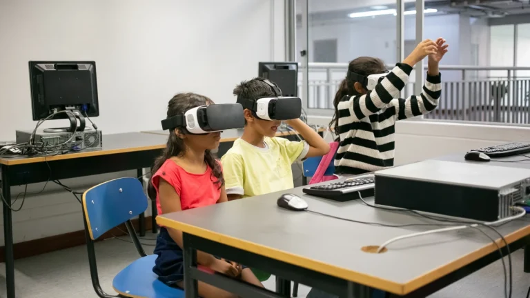 Tech in the Classroom: AI and E-Learning Trends in Gauteng Schools VR Classroom - Tech in the Classroom: AI and E-Learning Trends in Gauteng Schools