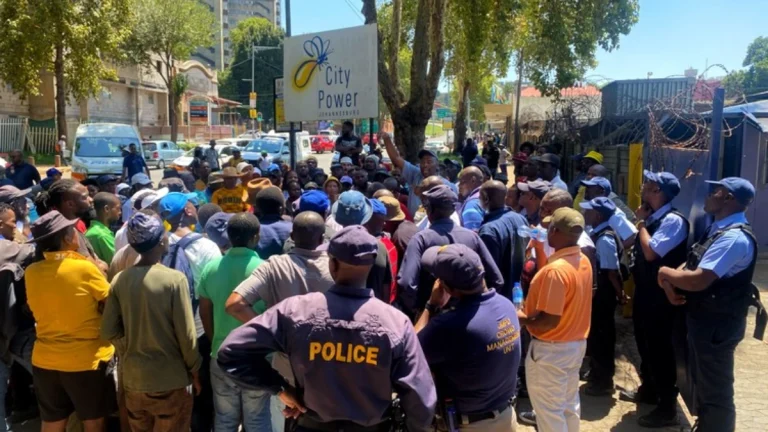 City Power Suspends Service in Mayibuye Over Technician Safety Concerns City Power Suspends Service in Mayibuye Over Technician Safety Concerns