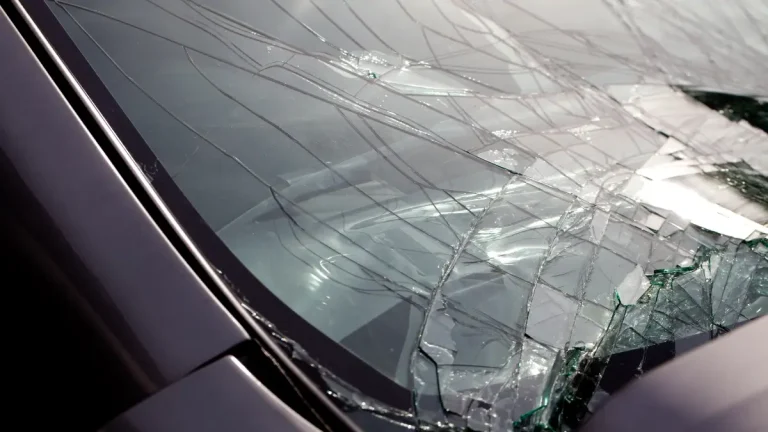 Rusa Warns of New Scam Targeting Motorists Seeking Windscreen Replacements Rusa Warns of New Scam Targeting Motorists Seeking Windscreen Replacements