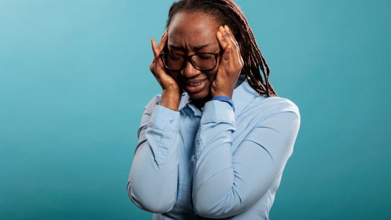 The Difference Between Headaches and Migraines: Everything You Need to Know The Difference Between Headaches and Migraines: Everything You Need to Know