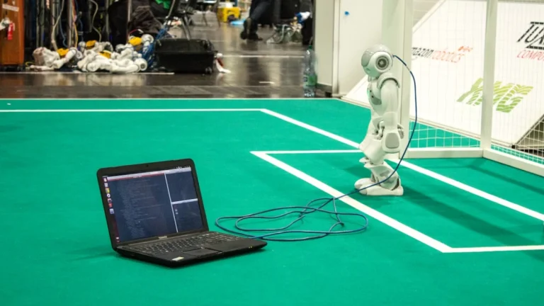 AI and the Gig Economy: Opportunities and Threats for Freelancers AI and the Gig Economy: Opportunities and Threats for Freelancers