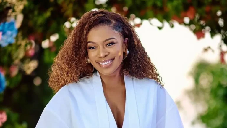 Celebrity Feud: Simphiwe Dana Accuses Nomzamo Mbatha of Hairstyle Appropriation Celebrity Feud: Simphiwe Dana Accuses Nomzamo Mbatha of Hairstyle Appropriation