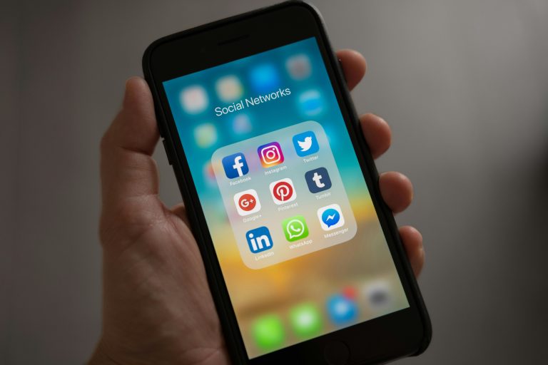 How to Use Social Media to Stay Updated on Trading Trends How to Use Social Media to Stay Updated on Trading Trends