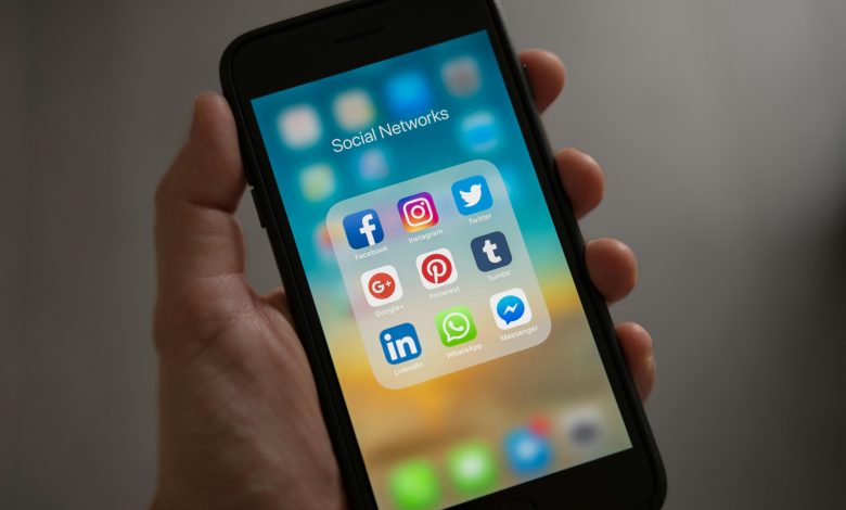 How to Use Social Media to Stay Updated on Trading Trends