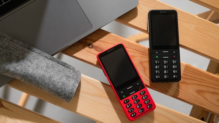 New Button-Based Smartphone for the Visually Impaired Launches in SA New Button-Based Smartphone for the Visually Impaired Launches in SA