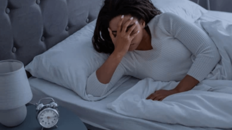 Waking Up Between 2–3 AM? A Doctor Reveals What Your Body Might Be Signaling Waking Up Between 2–3 AM? A Doctor Reveals What Your Body Might Be Signaling