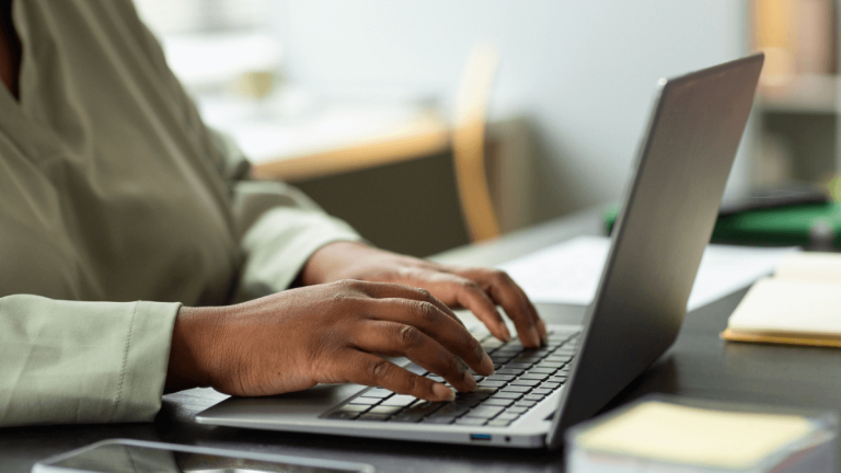 What to Include in Your Email Signature as a Job Seeker What to Include in Your Email Signature as a Job Seeker