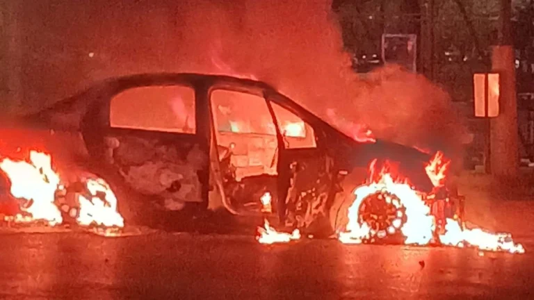 E-Hailing Vehicles Torched at Maponya Mall in Fatal Attack E-Hailing Vehicles Torched at Maponya Mall in Fatal Attack