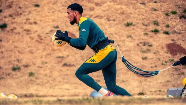 FNB Stadium Must Be Our Fortress, Says Kaizer Chiefs Keeper Peterson FNB Stadium Must Be Our Fortress, Says Chiefs Keeper Peterson