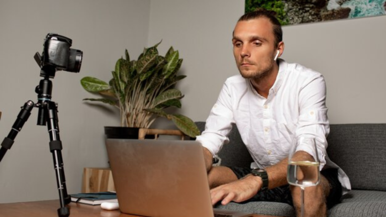 The Rise of Gambling Vlogs and TikTok Traders in SA The Rise of Gambling Vlogs and TikTok Traders in SA