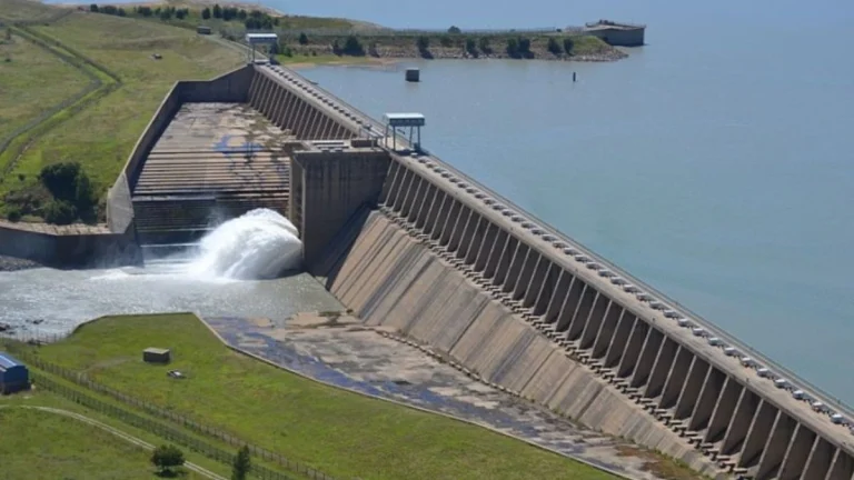 Vaal Dam Overflows as La Niña Season Nears in Gauteng Vaal Dam Overflows as La Niña Season Nears in Gauteng