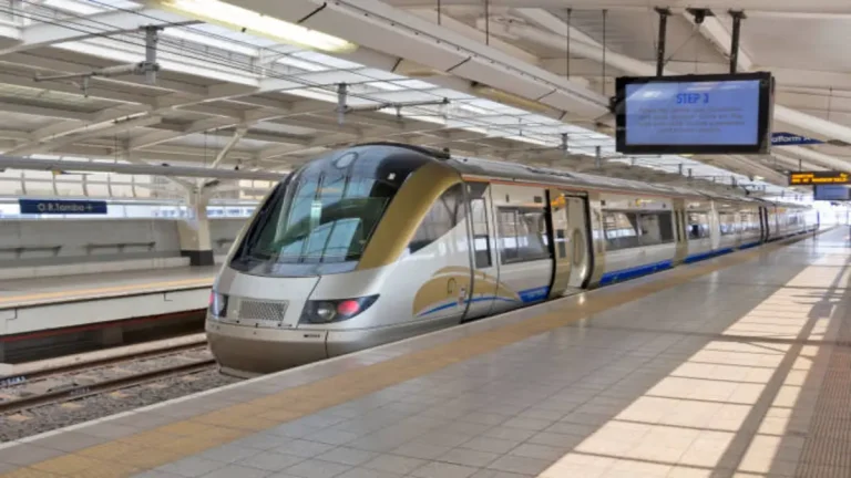 Gautrain to Give Away R50,000 to Five Lucky Passengers – Here’s How to Enter Gautrain to Give Away R50,000 to Five Lucky Passengers
