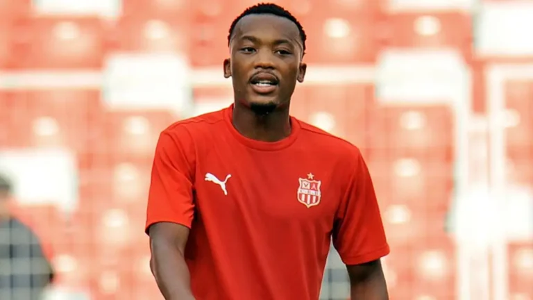 Kaizer Chiefs Land Khanyisa Mayo in Blockbuster Signing Kaizer Chiefs Land Khanyisa Mayo in Blockbuster Signing