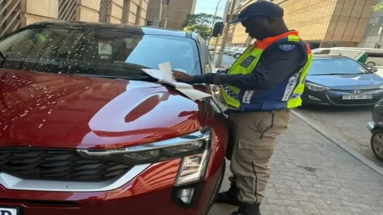 JMPD Warns: Illegal Pavement Parking Endangers Pedestrians JMPD Warns: Illegal Pavement Parking Endangers Pedestrians